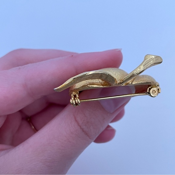 Vintage Heavy Gold Tone Autumn Fall Cottage Core Designer Apple Pin / Brooch - Picture 6 of 8